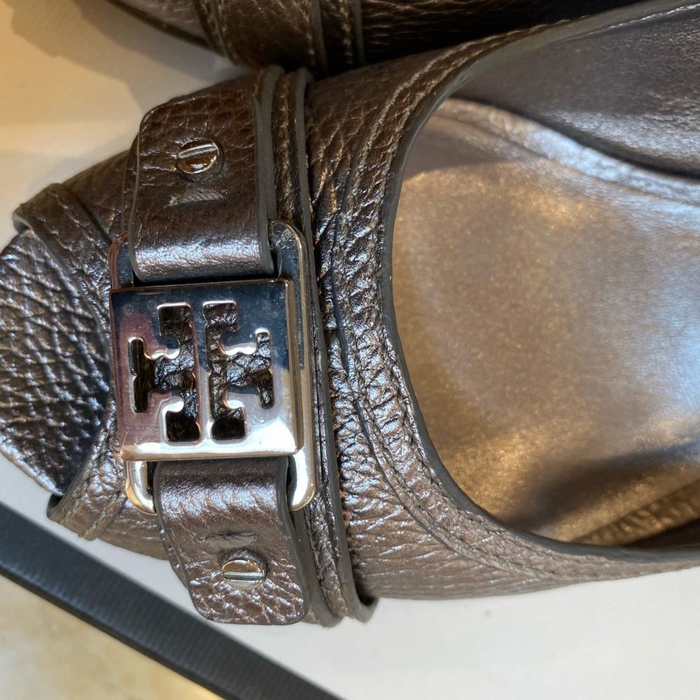 Tory Burch Metallic Pewter Leather Wedge Sandals - Picture 7 of 11